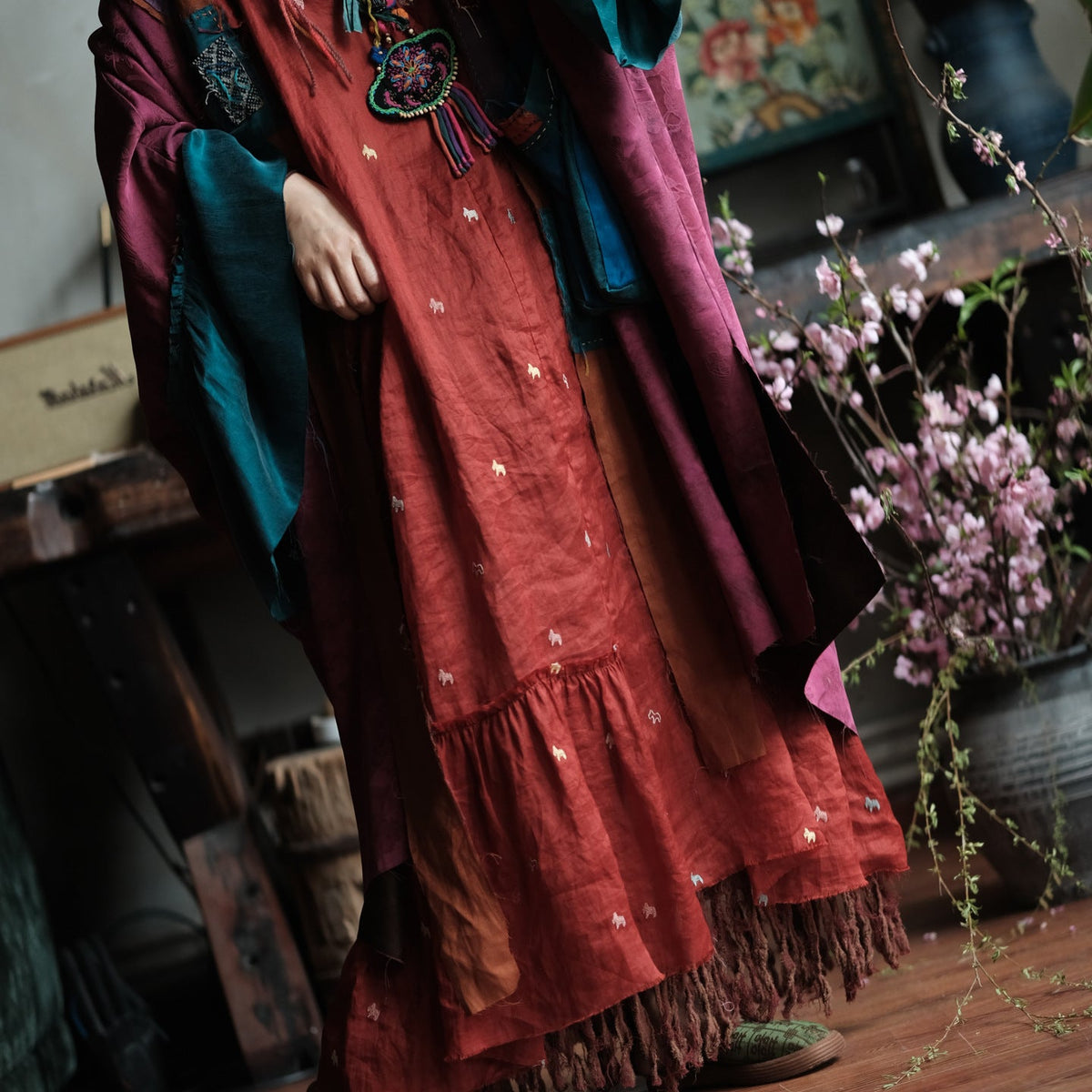 Crimson Garden Nakışlı Keten Elbise