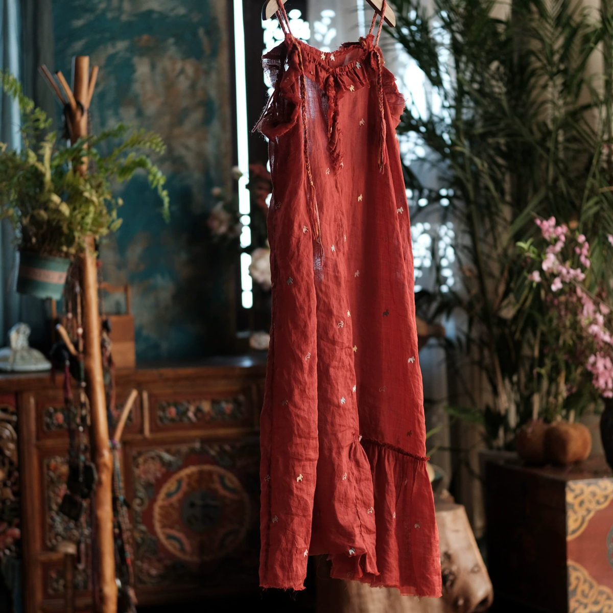 Crimson Garden Nakışlı Keten Elbise