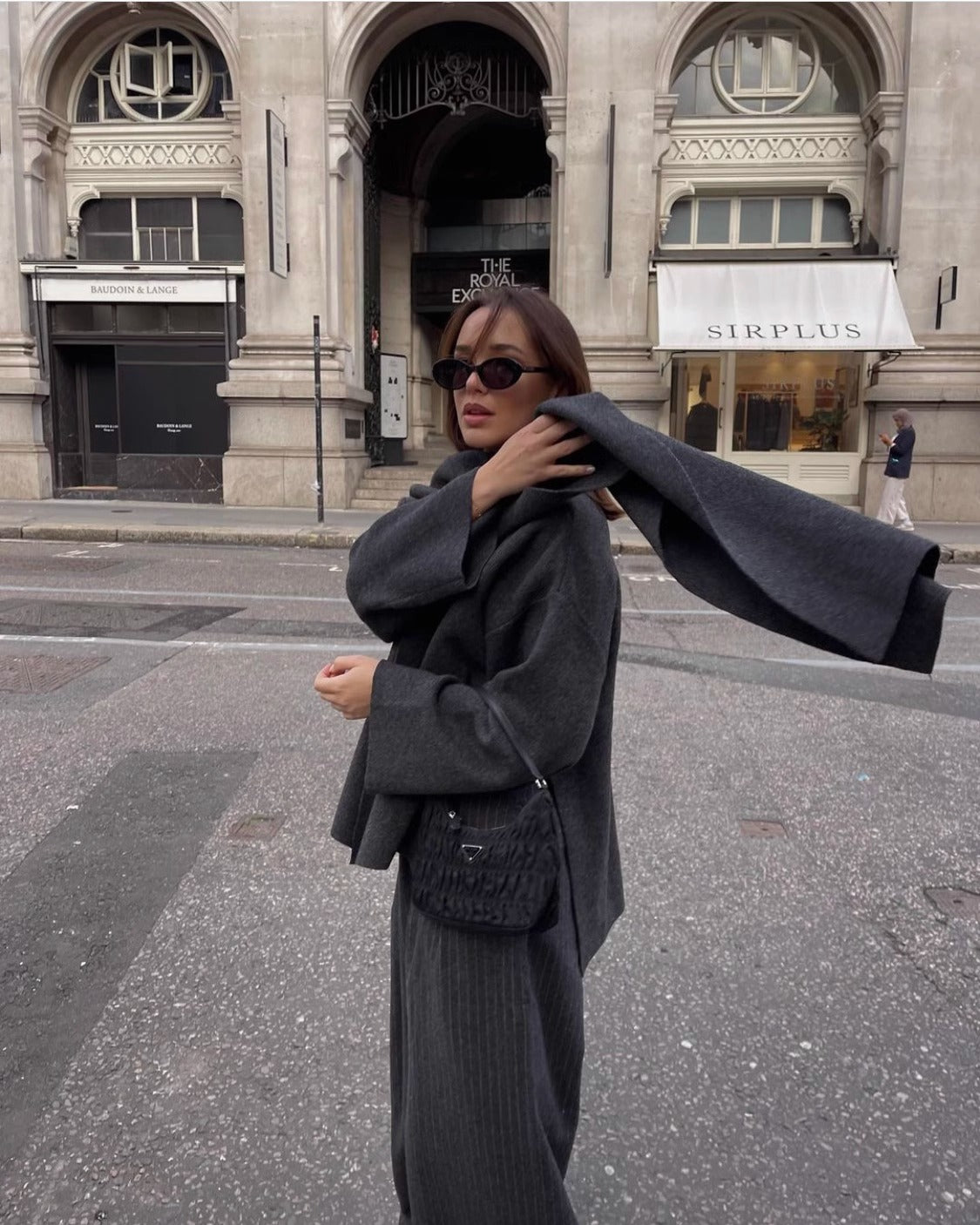 Vivian Şal Detaylı Kısa Kaban